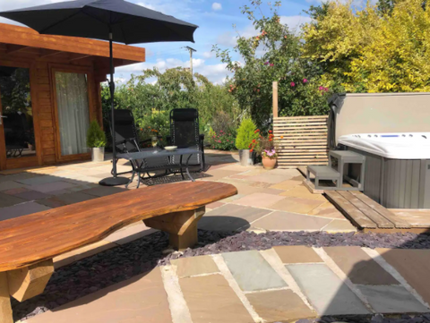 Airbnb Hot Tub Retreat Bromham, Wilts